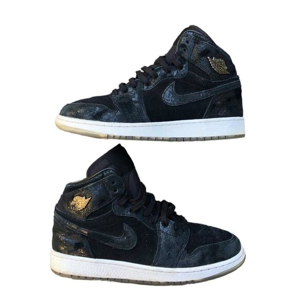 RARE 2016 Nike Air Jordan 1 Retro High Heiress Black Suede Size 6 - Picture 2 of 16